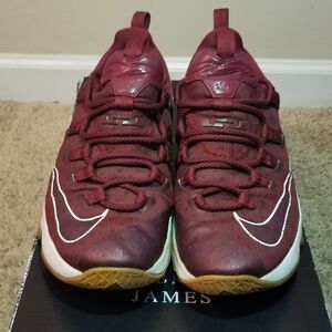 Nike LeBron XIII Low Label - Cream Red / Sail / Black